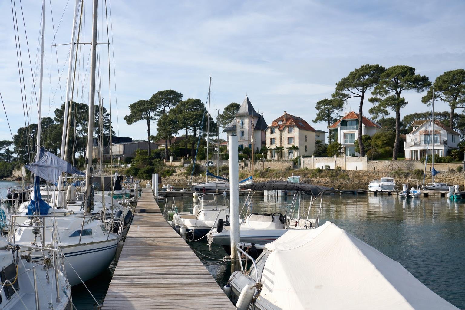 Vue aérienne de Pornichet, son port et sa plage — VTC et chauffeur privé Breizh Atlantique