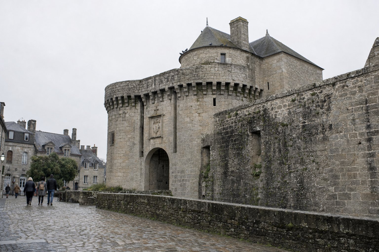 Les remparts médiévaux et la porte Saint-Michel de Guérande — visiter Guérande, cité médiévale et marais salants