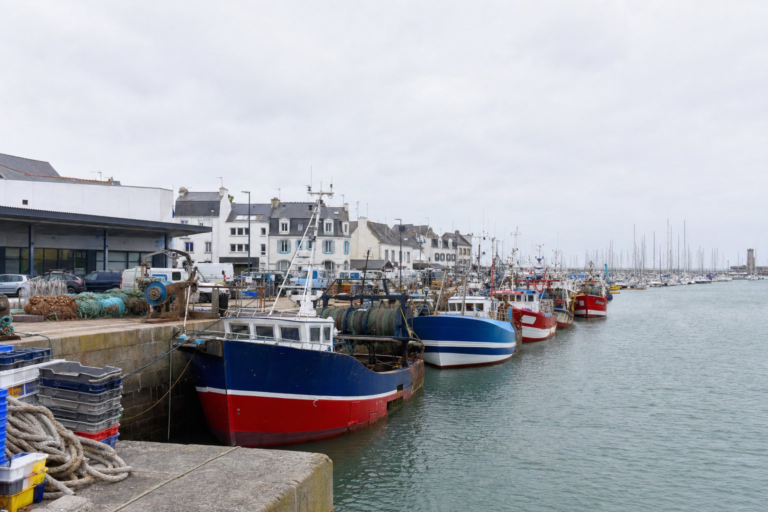Chalutiers amarrés au port de pêche de La Turballe sur la presqu'île guérandaise — VTC Breizh Atlantique, chauffeur privé à La Turballe