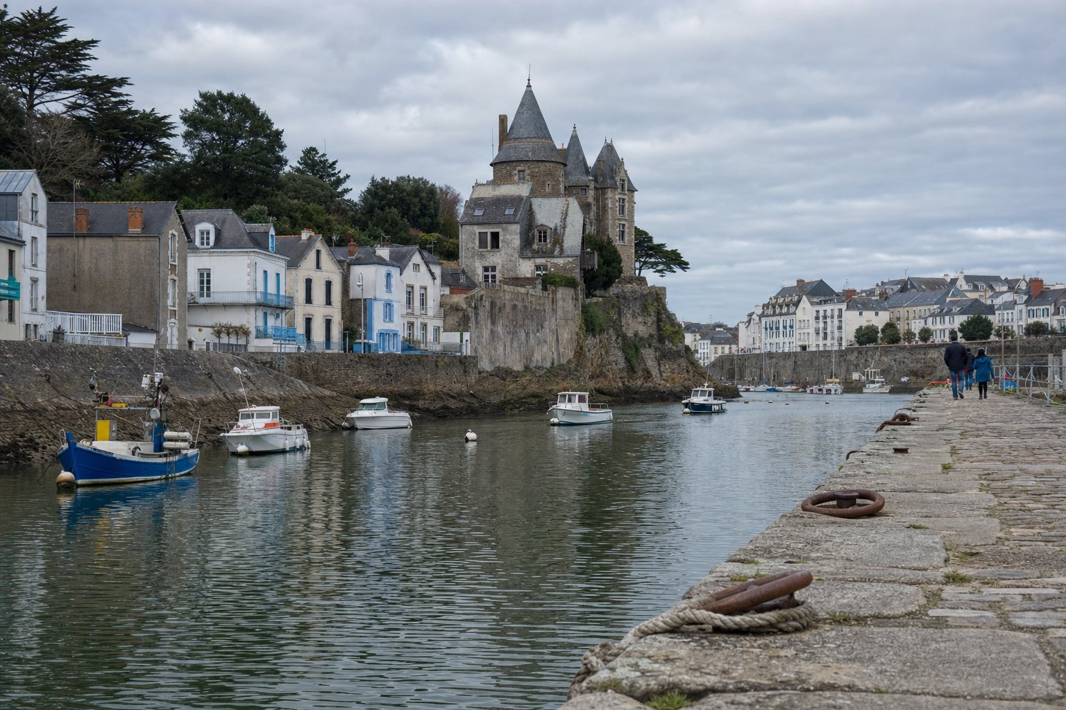 Le vieux port de Pornic, la Ria et le château sur la Côte de Jade — chauffeur privé VTC Breizh Atlantique